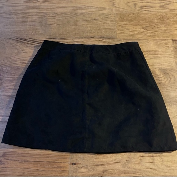 H&M Black Skirt with Front Zipper - Picture 2 of 3